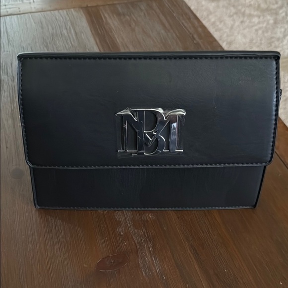 Badgley Mischka Vegan leather crossbody bag EUC - Picture 2 of 6